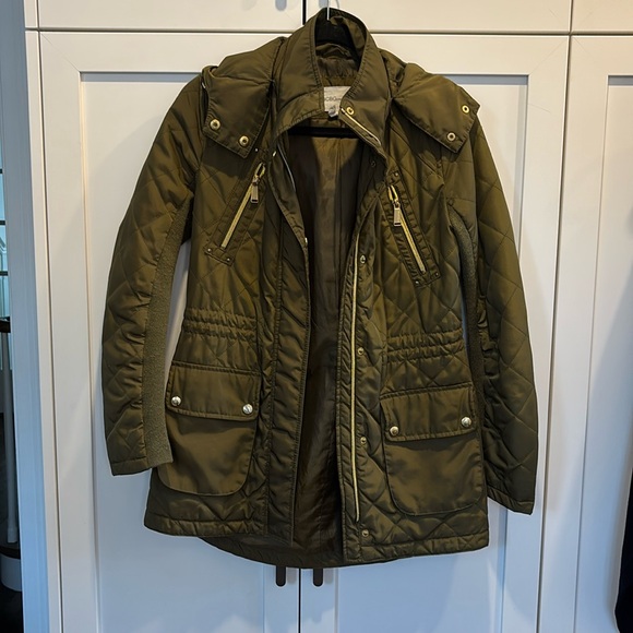 BCBGeneration - Picture 1 of 3